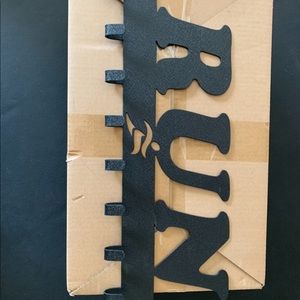 Metal Run sign to hang marathon medals